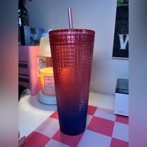 🌅 Starbucks Summer 2022 Pink & Blue Ombre Grid Tumbler – Venti (24 oz)